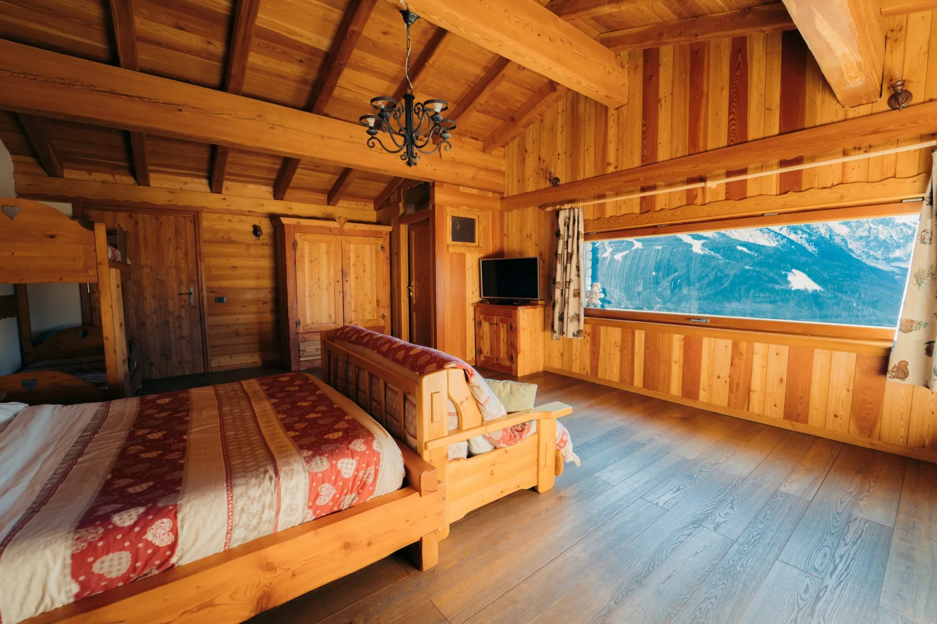 Esterno dell’agriturismo tra il verde Esterno dell’agriturismo tra il verde